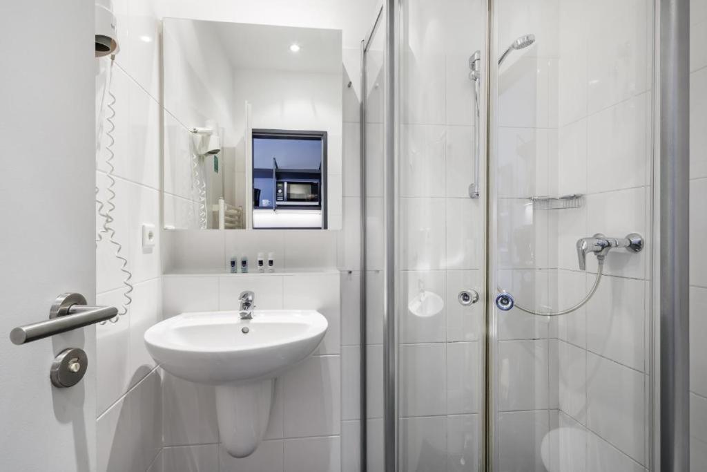 Hotel Luetzow Берлин Экстерьер фото